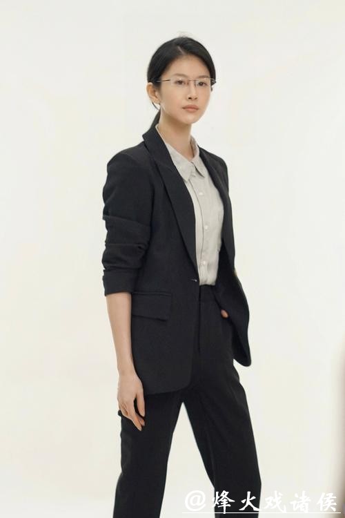 从镜头前到警徽下，这位女督察把人生拍成港剧现实版